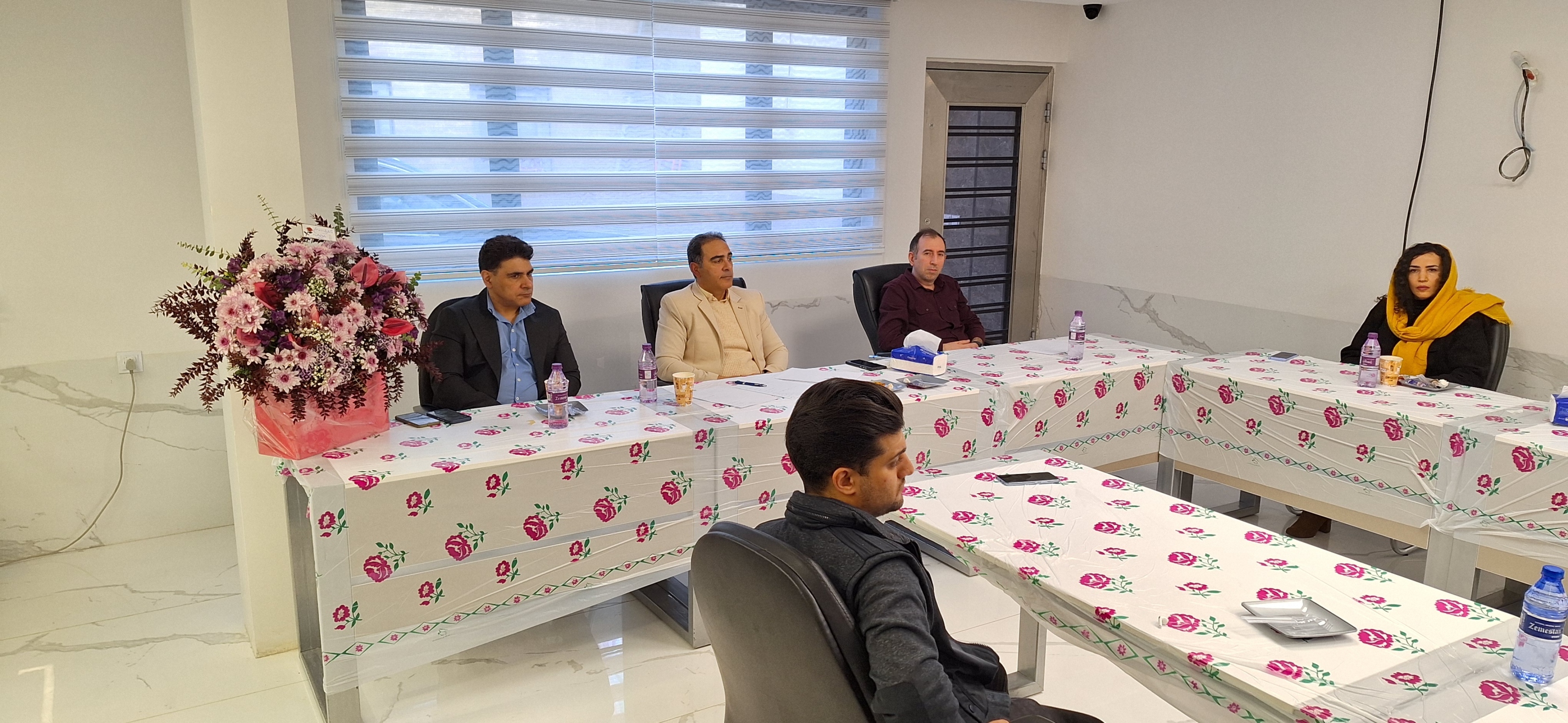 جلسه شرکت گل طب البرز با نمایندگان شرکت، 6 دی ماه 1402
